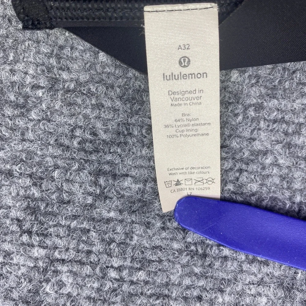 Lululemon Take Shape Bra Light Support B/C Cup Black Sz 32A Seamless Molded Cup